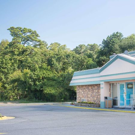 Super 8 By Wyndham Durham/University Area Nc Luaran gambar