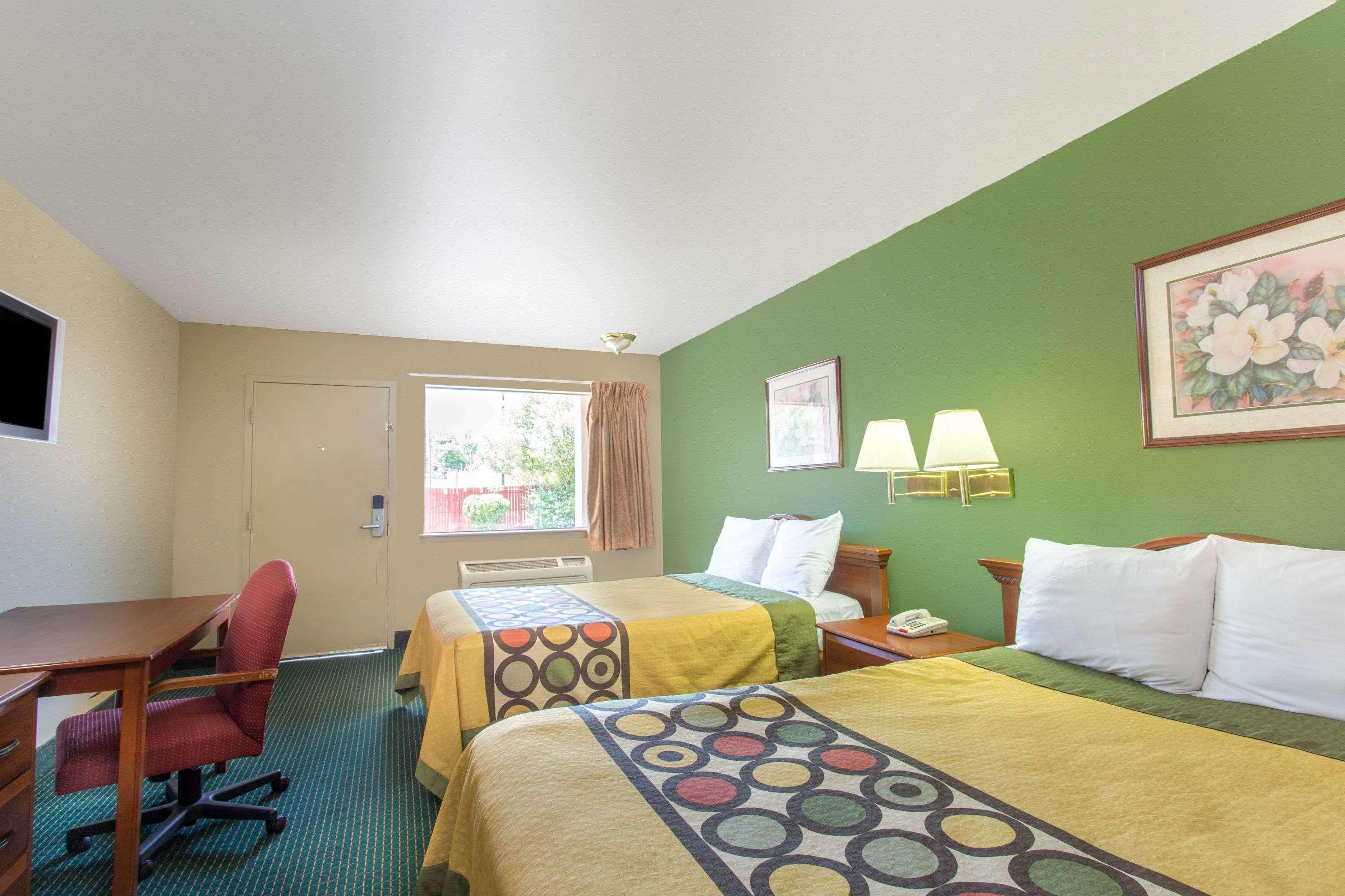 Super 8 By Wyndham Durham/University Area Nc Luaran gambar