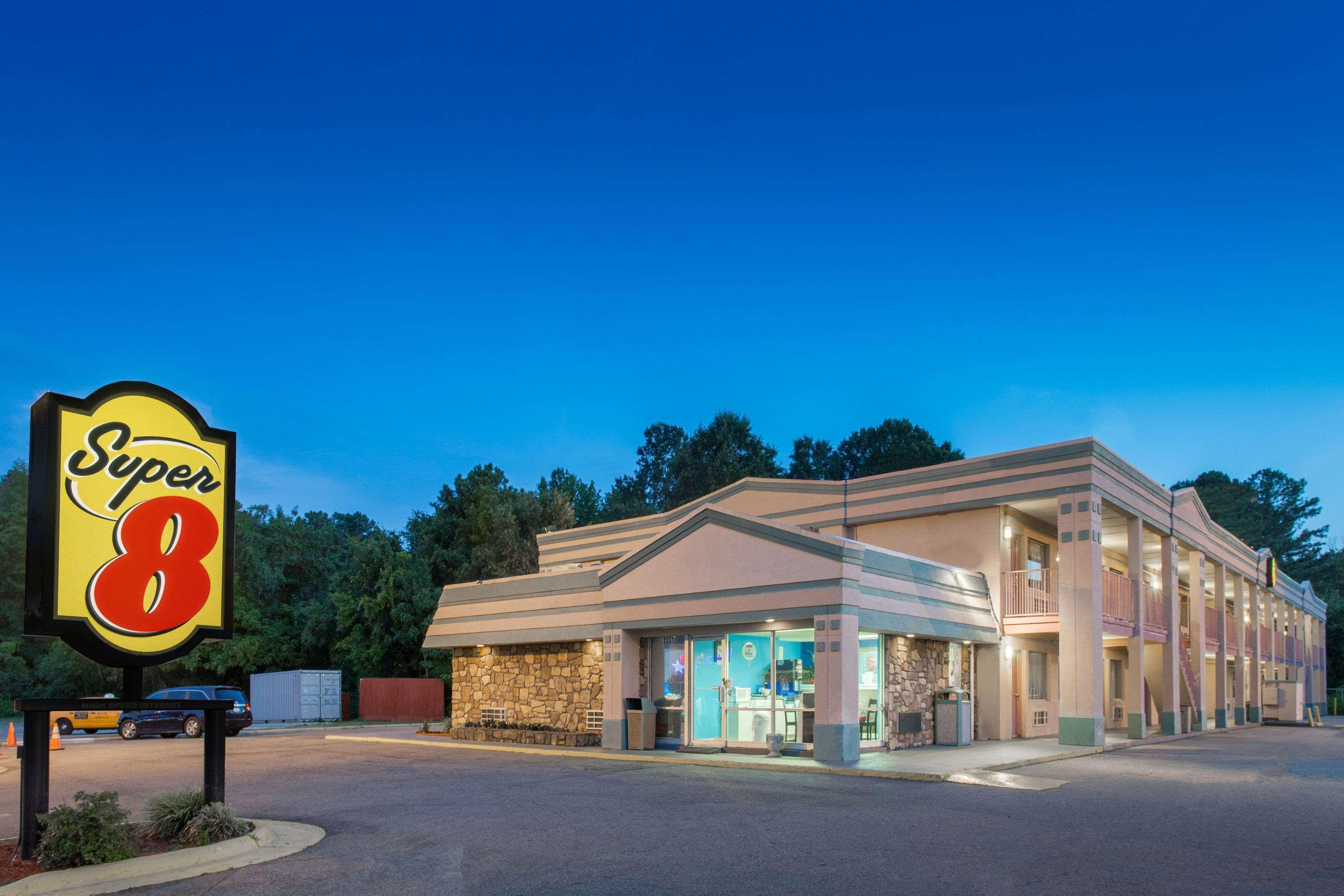 Super 8 By Wyndham Durham/University Area Nc Luaran gambar