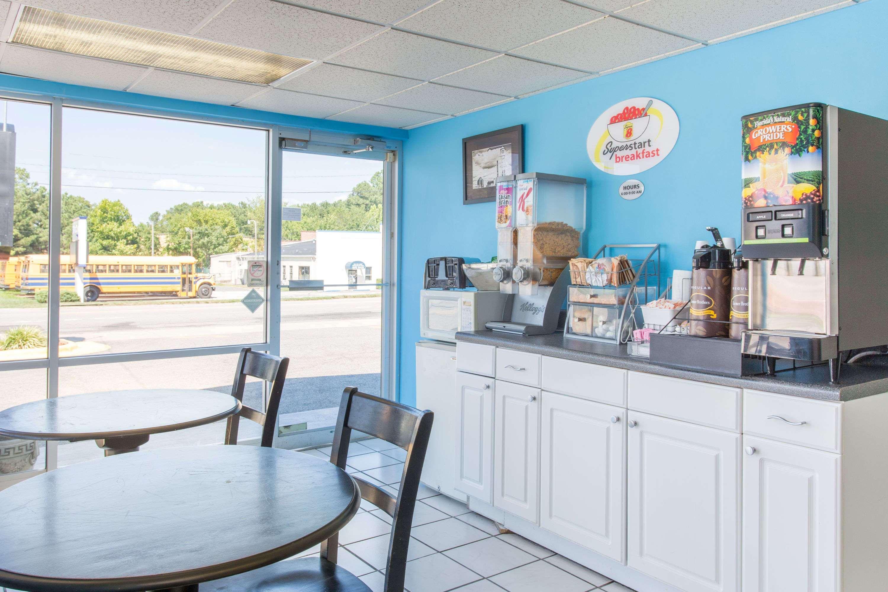 Super 8 By Wyndham Durham/University Area Nc Luaran gambar