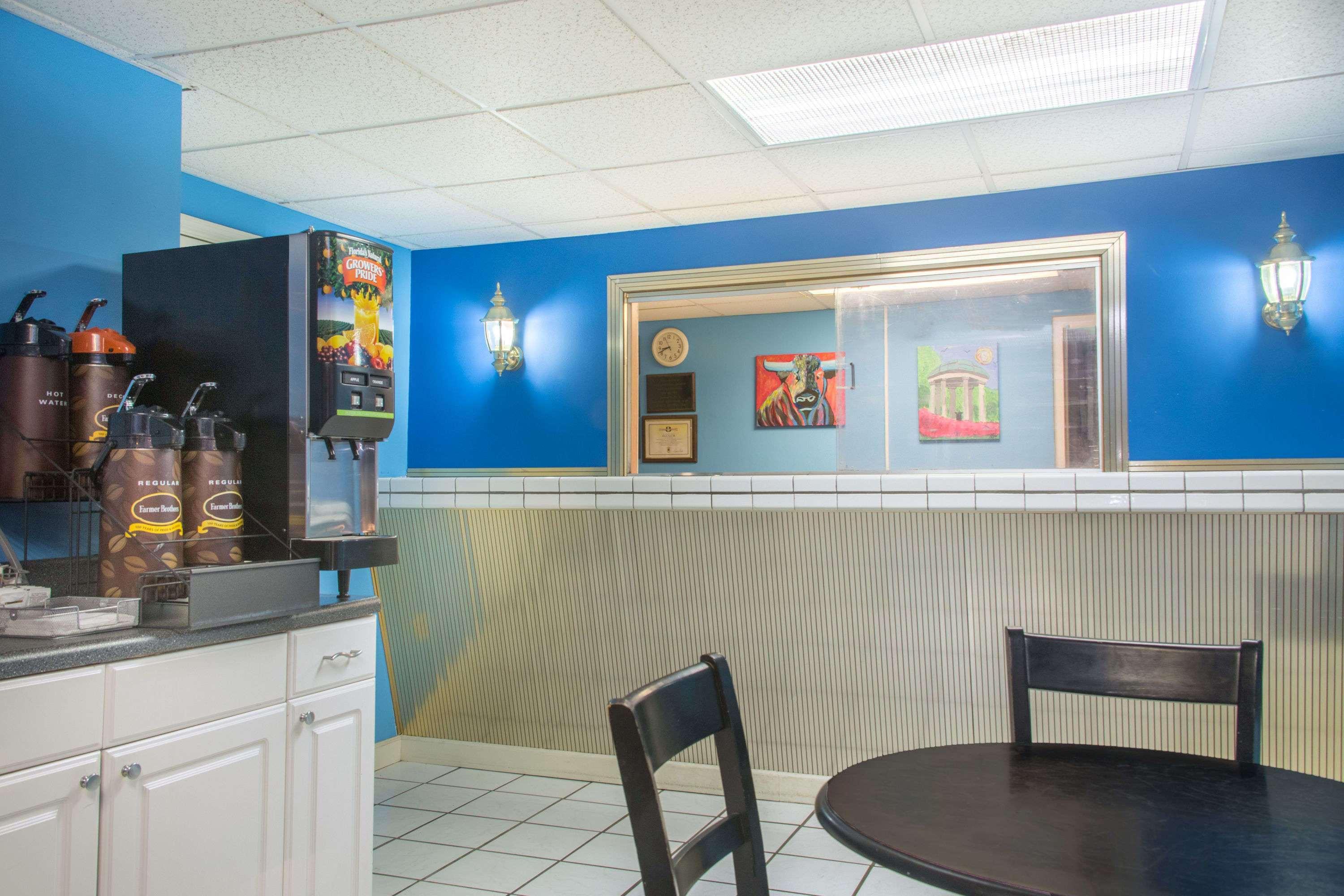Super 8 By Wyndham Durham/University Area Nc Luaran gambar