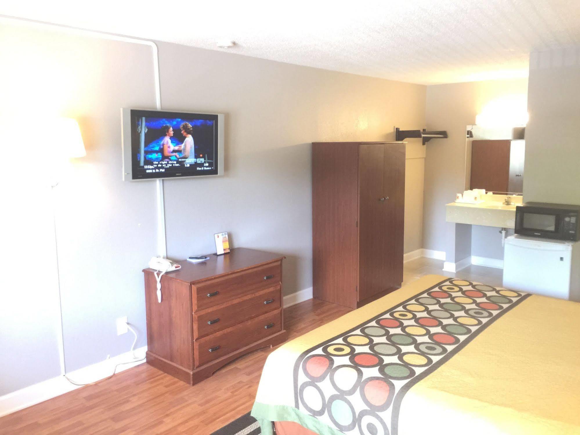 Super 8 By Wyndham Durham/University Area Nc Luaran gambar