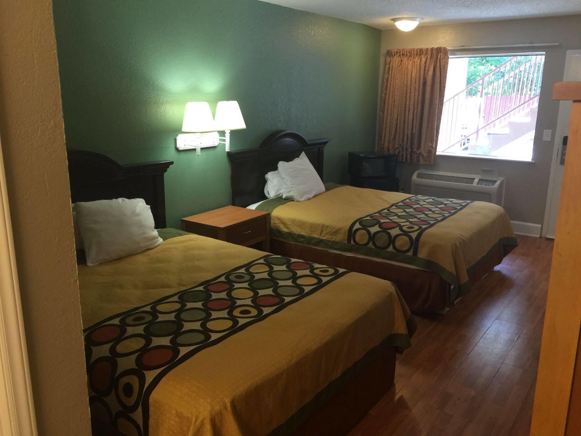 Super 8 By Wyndham Durham/University Area Nc Luaran gambar