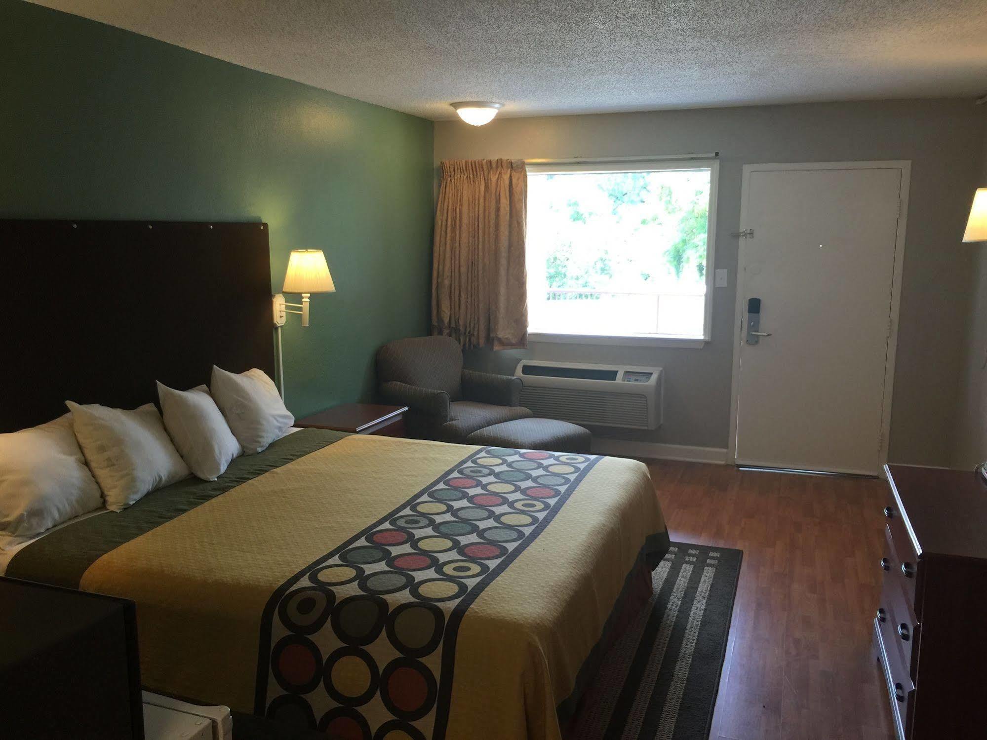 Super 8 By Wyndham Durham/University Area Nc Luaran gambar