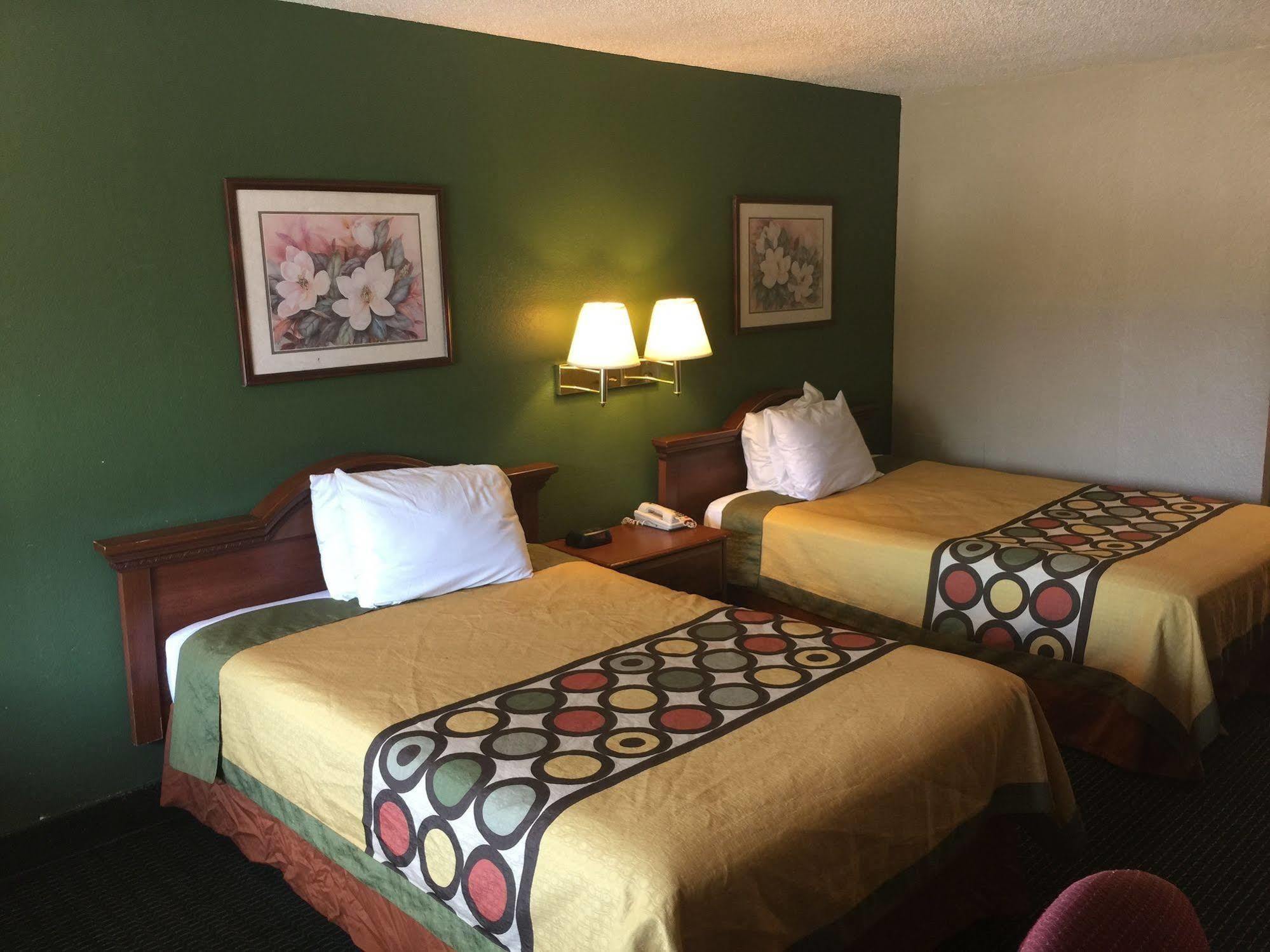 Super 8 By Wyndham Durham/University Area Nc Luaran gambar