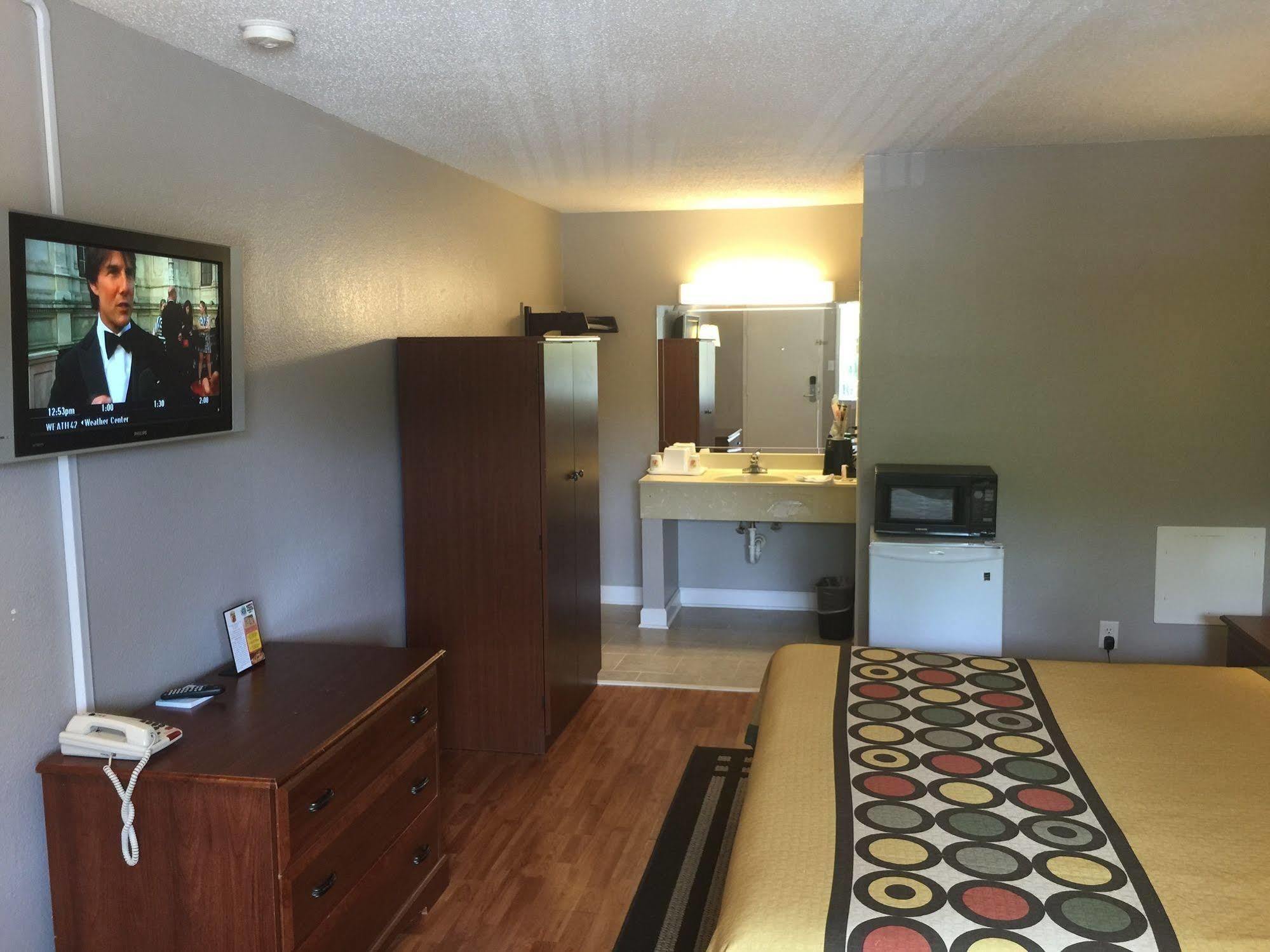 Super 8 By Wyndham Durham/University Area Nc Luaran gambar
