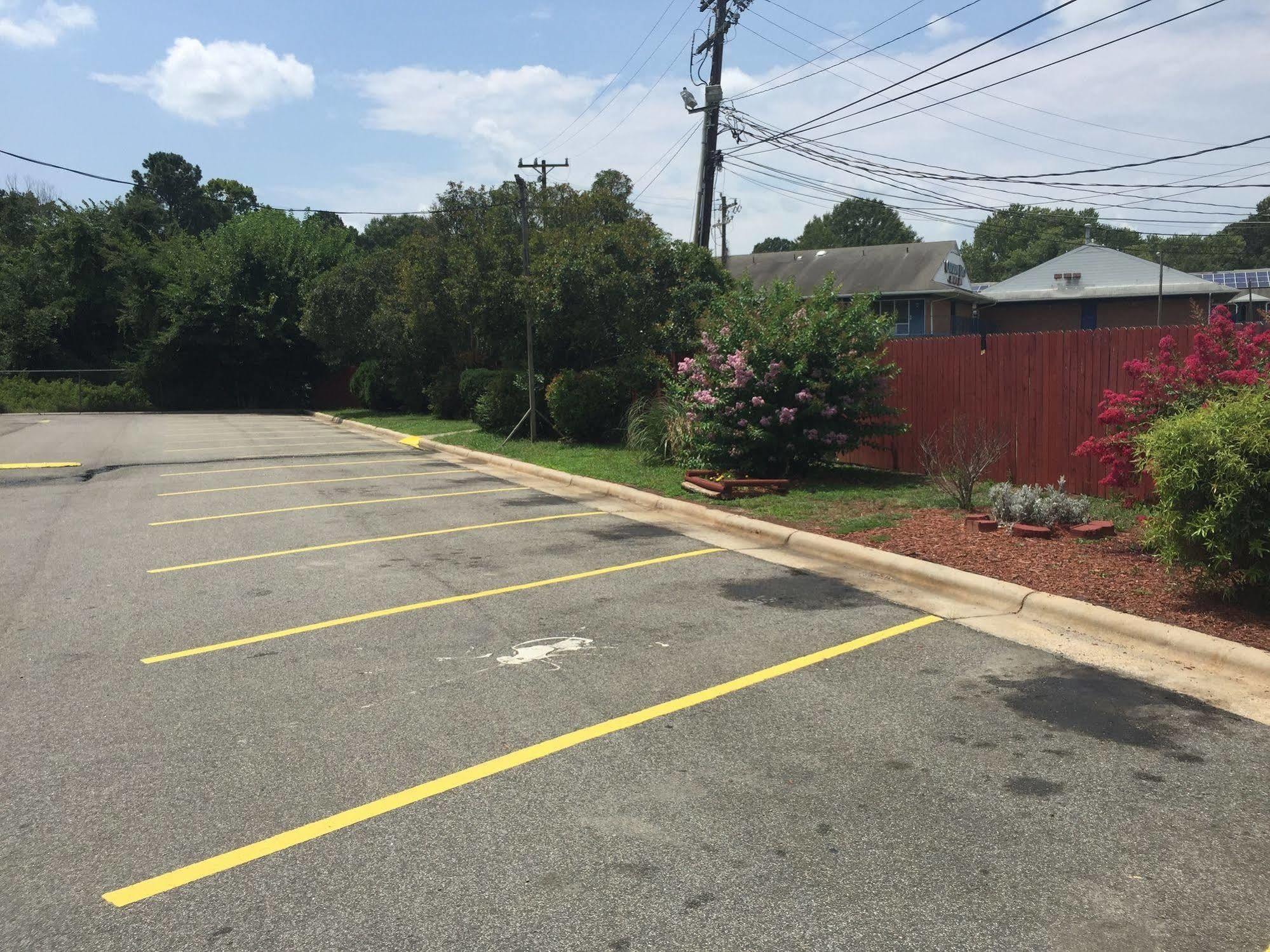 Super 8 By Wyndham Durham/University Area Nc Luaran gambar